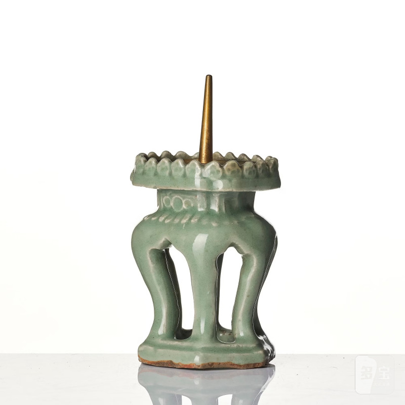 A rare celadon lamp, - 图2